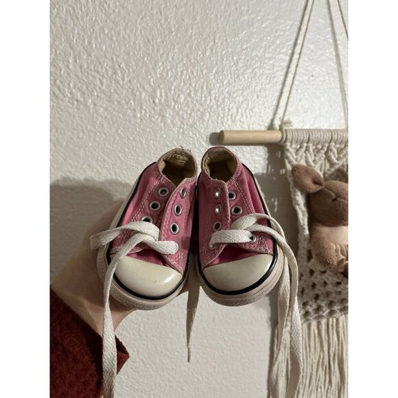 Converse - Picture 1 of 2